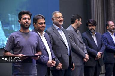 نشست صمیمانه شهردار تهران با اصحاب رسانه
