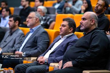 نشست صمیمانه شهردار تهران با اصحاب رسانه