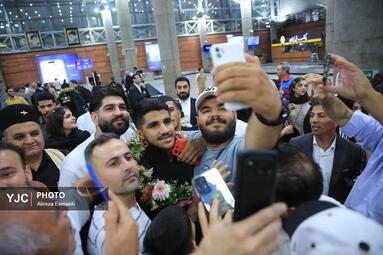استقبال مردمی از تیم ملی کشتی فرنگی ایران