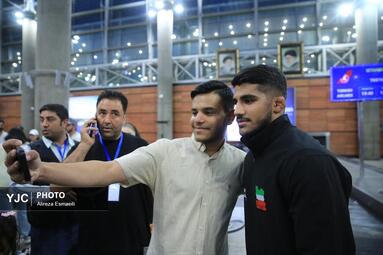 استقبال مردمی از تیم ملی کشتی فرنگی ایران