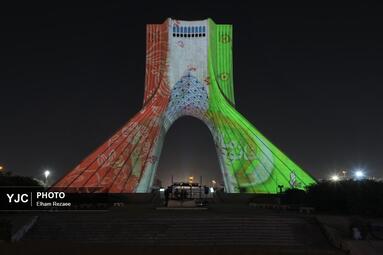 اجرای برج‌ نگاره «قهرمان» بر بدنه برج آزادی