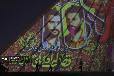 اجرای برج‌ نگاره «قهرمان» بر بدنه برج آزادی