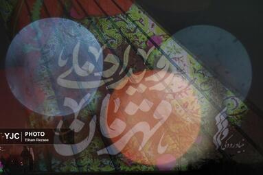 اجرای برج‌ نگاره «قهرمان» بر بدنه برج آزادی