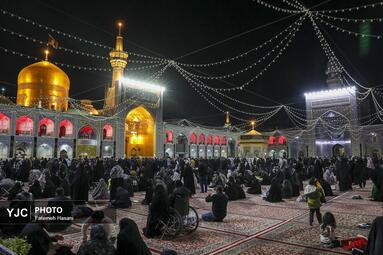 شب شهادت حضرت زهرا(س) در حرم امام‌رضا(ع)