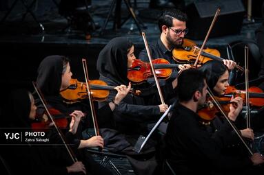 ارکستر سمفونیک «کنون به گوش میرسد»