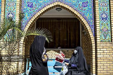 معصومه بهمن در حوزه‌ علمیه بانوان، بنا به درخواست چند نفر که سفارش خرید لباس داشتند، لباس‌ها را تهیه کرد. او به‌سبب شرایط اقتصادی، گاهی نیز برای کمک به زندگی، مشغول به کار می‌شود