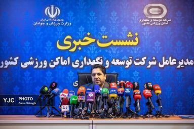 بازدید خبرنگاران از روند بازسازی و تعمیرات ورزشگاه آزادی