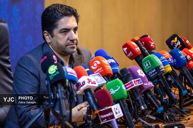 بازدید خبرنگاران از روند بازسازی و تعمیرات ورزشگاه آزادی