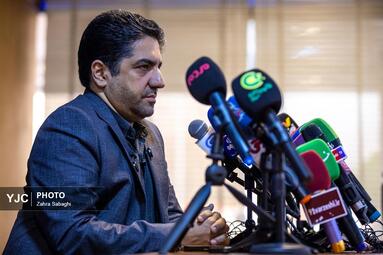 بازدید خبرنگاران از روند بازسازی و تعمیرات ورزشگاه آزادی