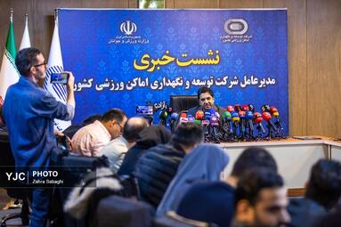بازدید خبرنگاران از روند بازسازی و تعمیرات ورزشگاه آزادی