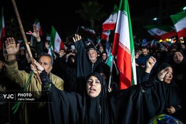 اجتماع شبانه مردم تهرانسر در سوگ شهادت امام خامنه ای (ره)