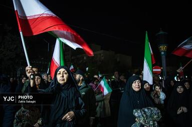 اجتماع شبانه مردم تهرانسر در سوگ شهادت امام خامنه ای (ره)