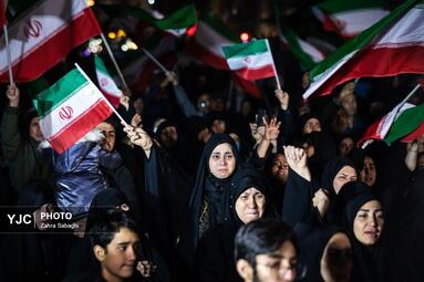 اجتماع شبانه مردم تهرانسر در سوگ شهادت امام خامنه ای (ره)