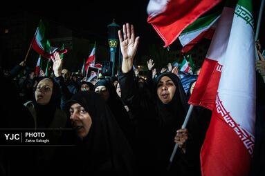 اجتماع شبانه مردم تهرانسر در سوگ شهادت امام خامنه ای (ره)