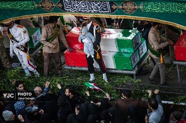 آیین تشییع پیکر مطهر فرماندهان شهید جنگ رمضان در تهران
