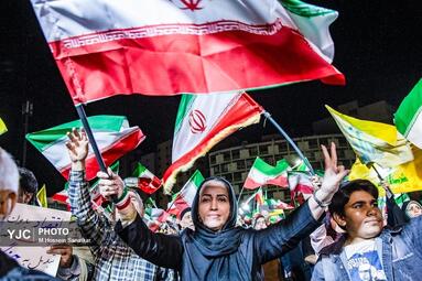 پرواز پهپادها در میدان ولیعصر(عج)