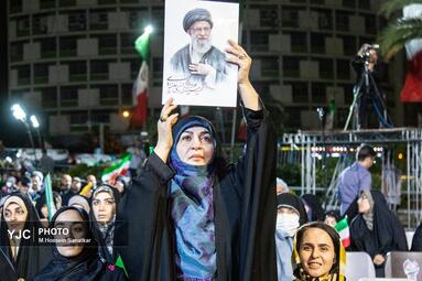 پرواز پهپادها در میدان ولیعصر(عج)