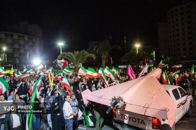 پرواز پهپادها در میدان ولیعصر(عج)