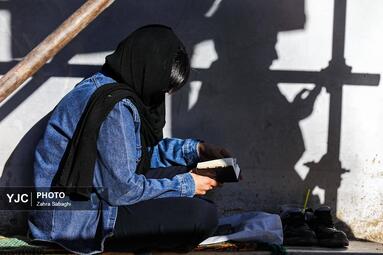 طنین دعای عرفه در میدان انقلاب اسلامی
