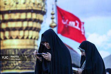 طنین دعای عرفه در میدان انقلاب اسلامی