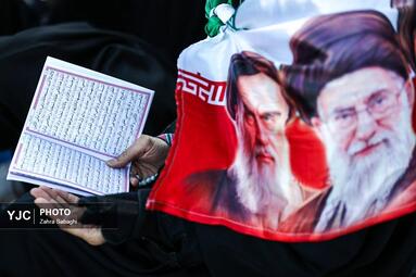 طنین دعای عرفه در میدان انقلاب اسلامی