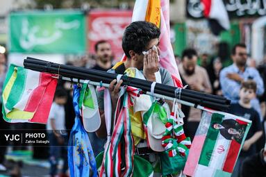 طنین دعای عرفه در میدان انقلاب اسلامی
