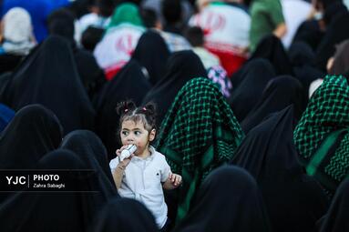 طنین دعای عرفه در میدان انقلاب اسلامی