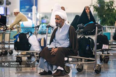 نخستین گروه حجاج بیت‌الله الحرام به میهن بازگشتند