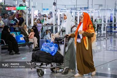 نخستین گروه حجاج بیت‌الله الحرام به میهن بازگشتند