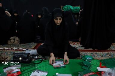 کارگاه دوخت لباس شیرخوارگان حسینی در حرم مطهر رضوی