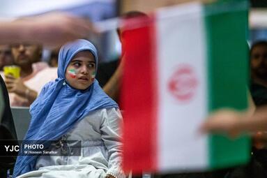 شور جام جهانی در باغ کتاب تهران با تماشای دیدار ایران و بلژیک