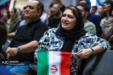 شور جام جهانی در باغ کتاب تهران با تماشای دیدار ایران و بلژیک
