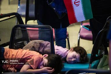 شور جام جهانی در باغ کتاب تهران با تماشای دیدار ایران و بلژیک