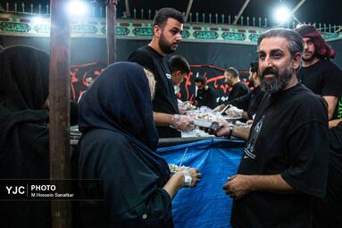 مشعل‌گردانی عراقی‌های دولت‌آباد؛ آیینی ماندگار در عزاداری محرم