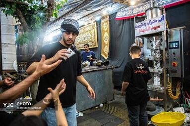 مشعل‌گردانی عراقی‌های دولت‌آباد؛ آیینی ماندگار در عزاداری محرم