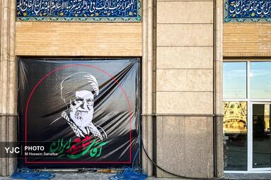 آماده سازی مصلی امام خمینی(ره) در آستانه مراسم وداع با رهبر شهید