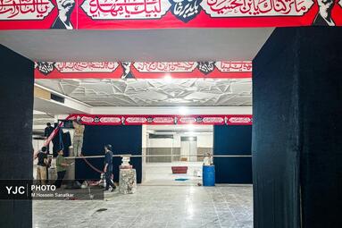 آماده سازی مصلی امام خمینی(ره) در آستانه مراسم وداع با رهبر شهید